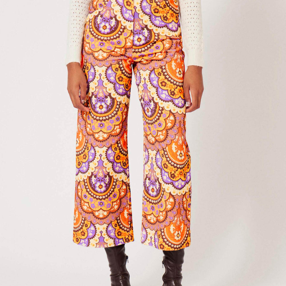 
                      
                        Pantalon Velvet Fall
                      
                    