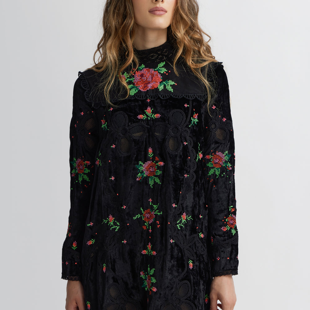 
                      
                        Dress Nappe
                      
                    
