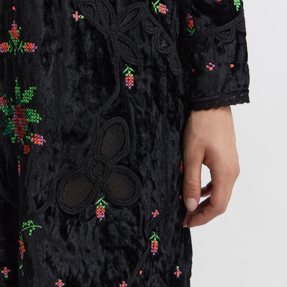 
                      
                        Dress Nappe
                      
                    
