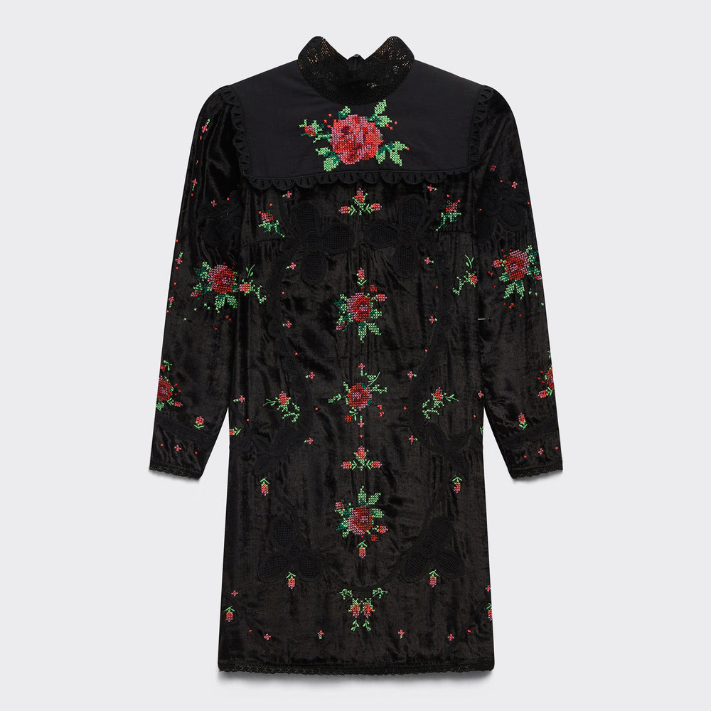 
                      
                        Dress Nappe
                      
                    